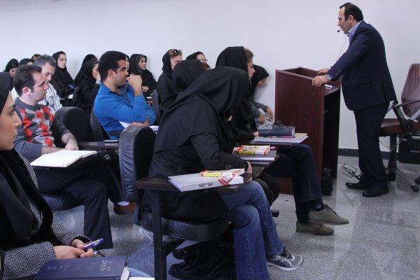 آموزش های اجتماعی در مدارس مورد توجه قرار گیرد آموزش های اجتماعی در مدارس مورد توجه قرار گیرد