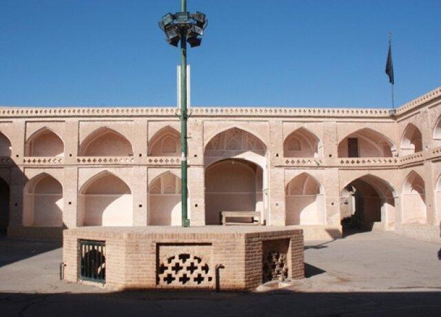 آغاز مرمت حسینیه بزرگ زواره اصفهان شروع مرمت حسینیه بزرگ زواره اصفهان