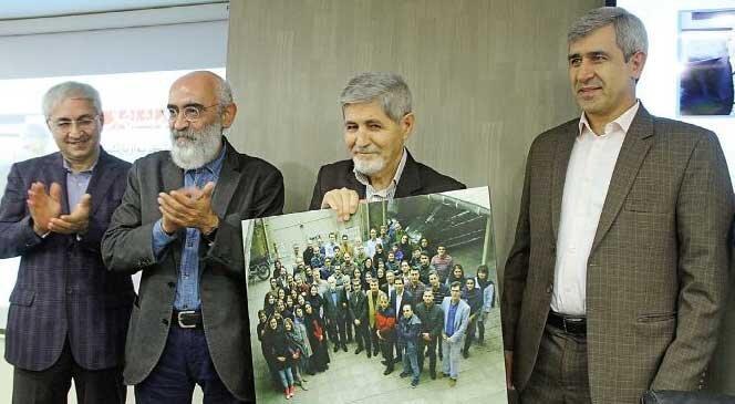 خداحافظی استاد گزارش نویسی با خبرنگاران خداحافظی استاد گزارش نویسی با خبرنگاران