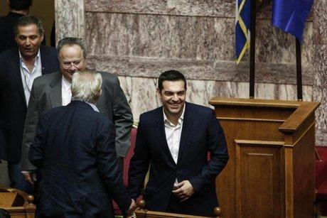 دولت یونان از رای عدم اعتماد جان سالم به در برد