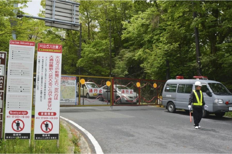 راه های منتهی به آتشفشان هاکونه در ژاپن مسدود شد