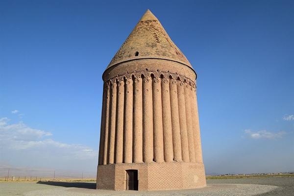 پایان مرمت و استحکام بخشی برج تاریخی رادکان سرانجام مرمت و استحکام بخشی برج تاریخی رادکان