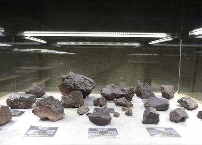 فرود 1200 قطعه شهاب سنگ در برج آزادی تهران