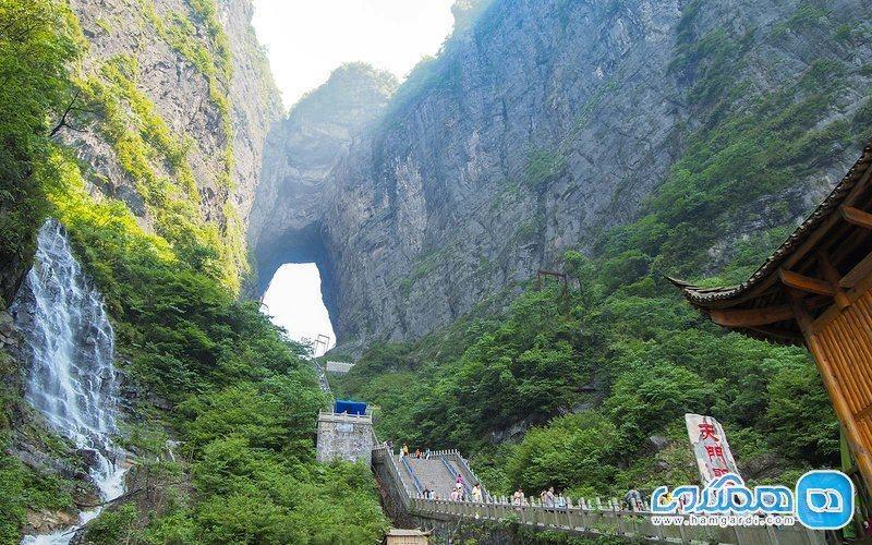 999 پله تا دروازه بهشت در کشور عجایب، چین