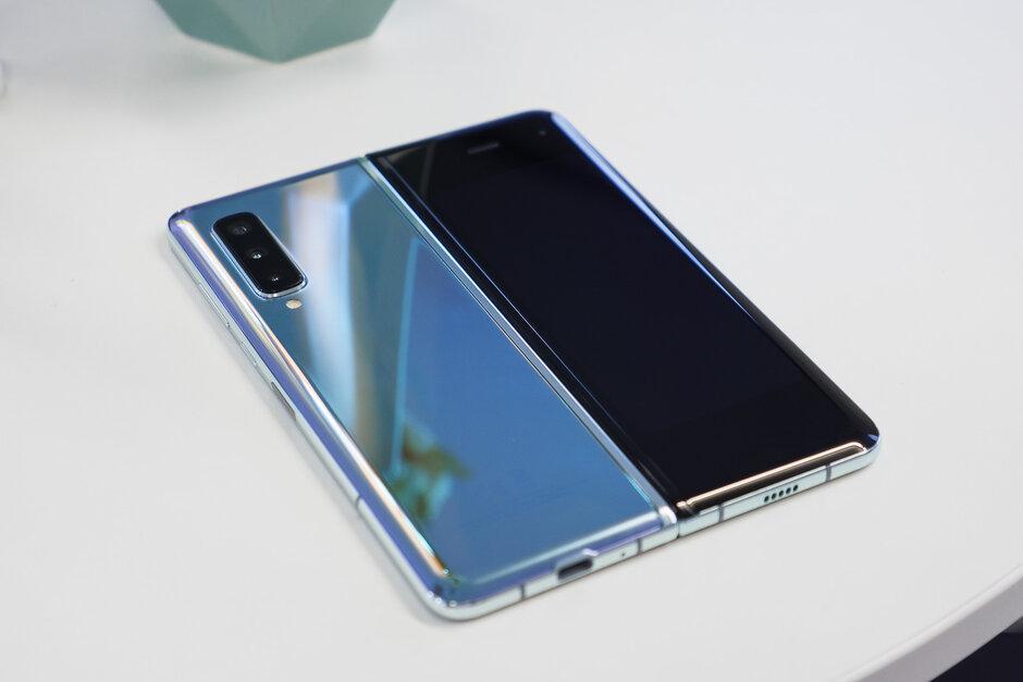 عرضه احتمالی گوشی Galaxy Fold 2 در سال 2020 عرضه احتمالی گوشی Galaxy Fold 2 در سال 2020