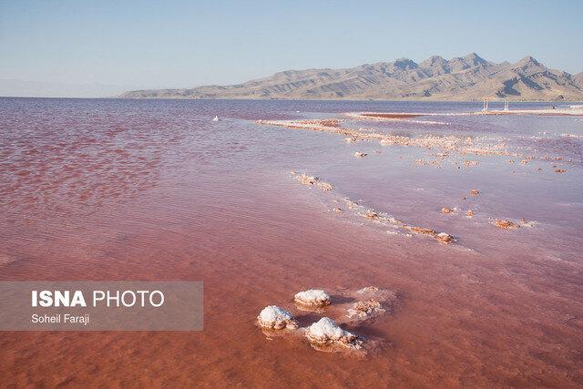برداشت 15 هزار تن نمک از بستر دریاچه ارومیه