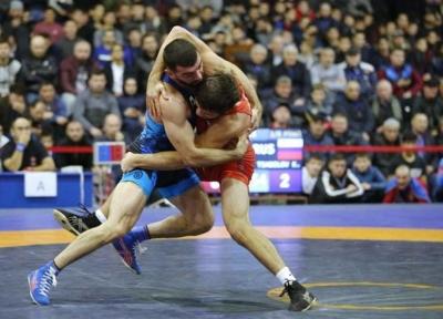 مسابقات کشتی پهلوانی در سنگین وزن برگزار می شود