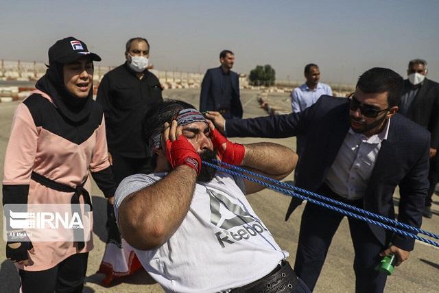 ثبت رکورد جهانی جابه جایی کامیون با دندان توسط 2 خوزستانی