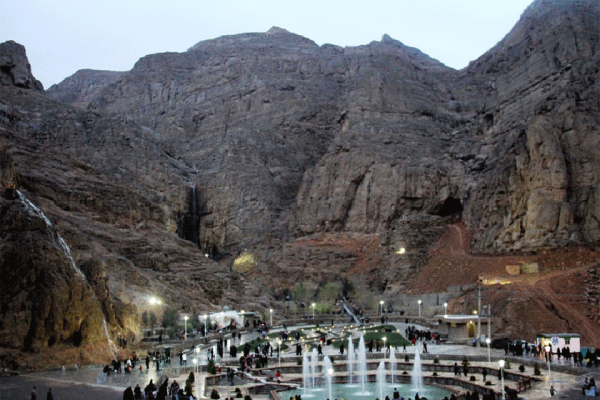 چشمه لادر یکی از جاذبه های دیدنی خمینی شهر اصفهان