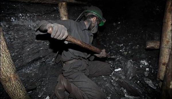 خبرنگاران پیکر بی جان دومین معدنچی زیرآوارمانده معدن طزره دامغان پیدا شد