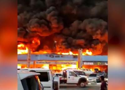 آتش سوزی در نمایشگاه خودرو دبی؛ 60 خودرو نابود شد