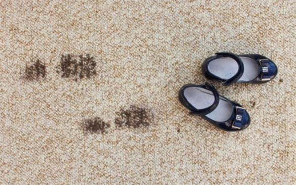 لکه های فرش را چگونه پاک کنیم؟